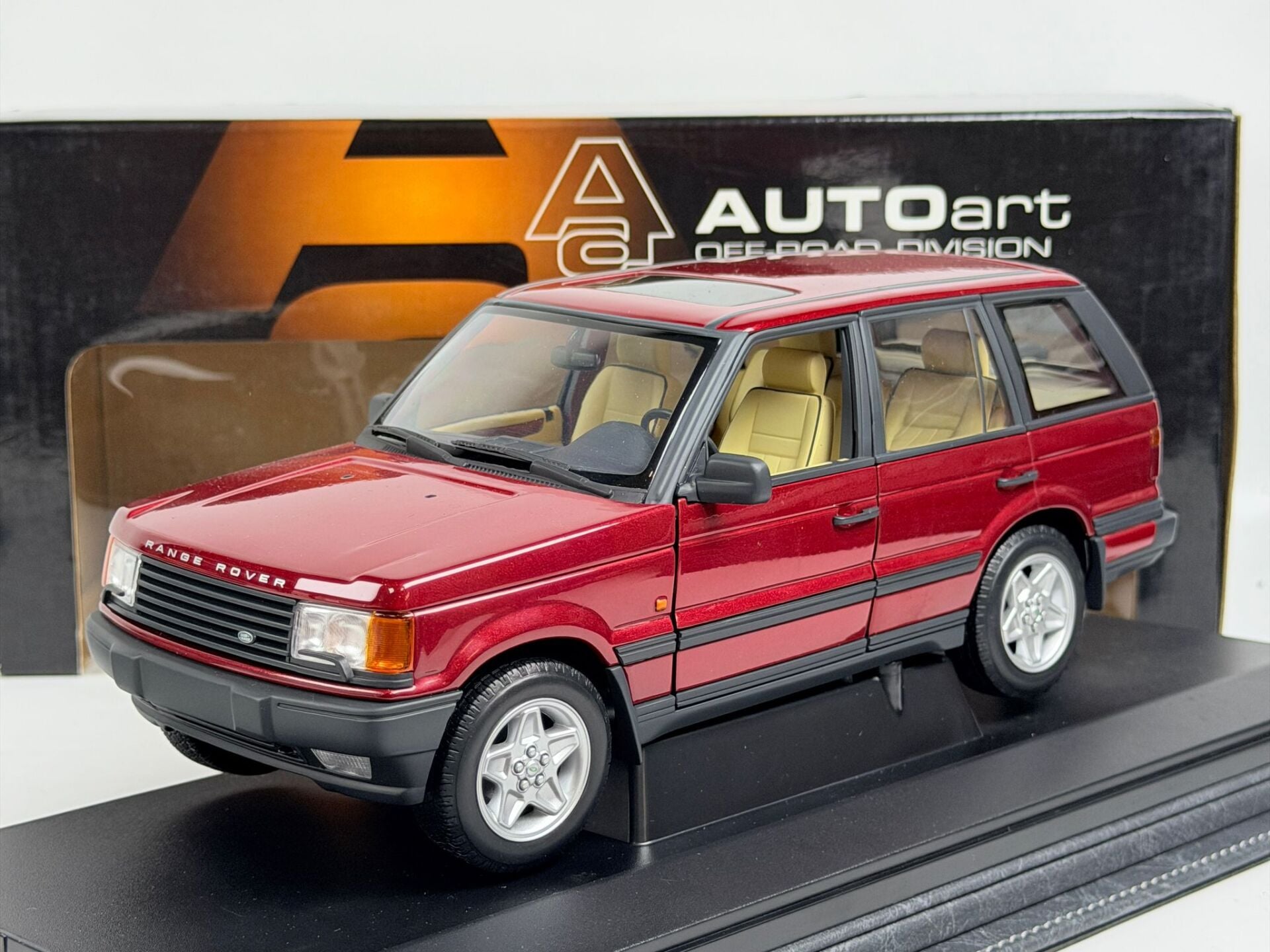 1/18 AUTOart Land Rover Range Rover 4.6 HSE - 70012
