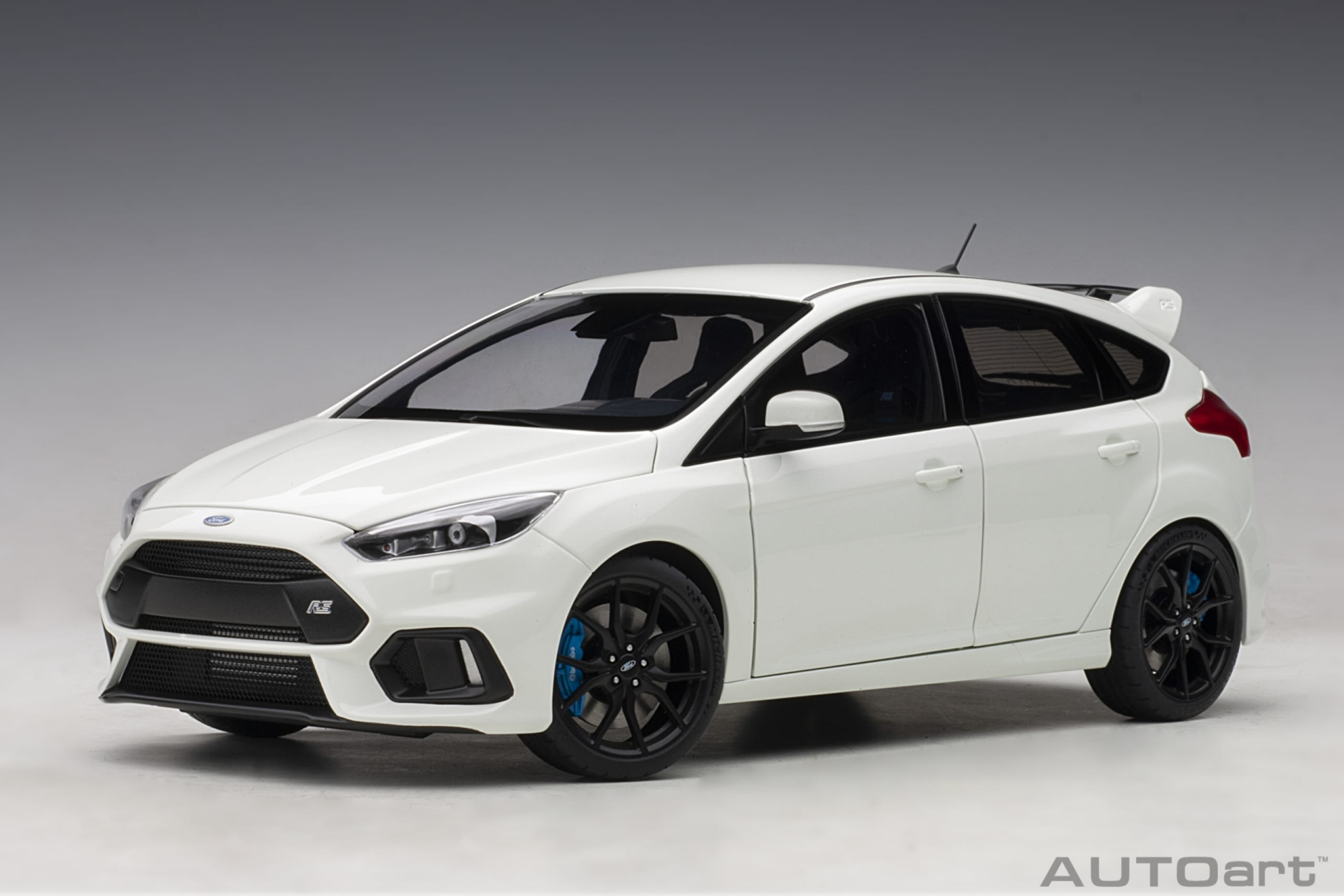 1/18 AUTOart Ford Focus RS 2016 (Frozen White)