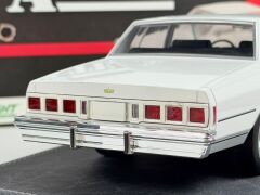 HATALI - 1/18 GREENLIGHT Chevrolet Caprice Classic - 19109